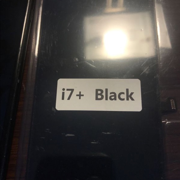 iPhone 7+ - Picture 4 of 5